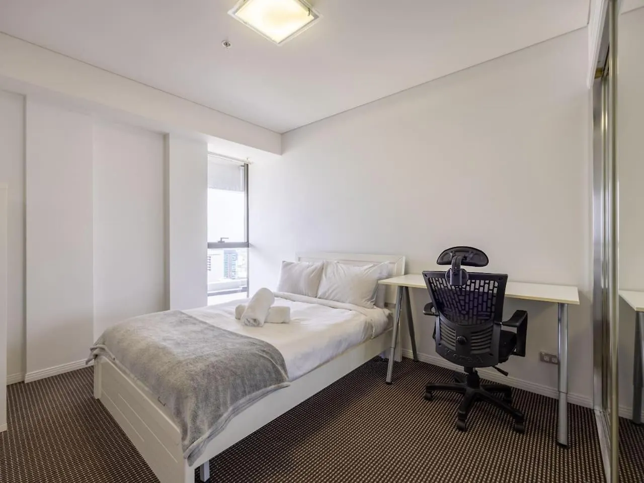Stunning 2Br City Lights View Near Parks And Riverside location